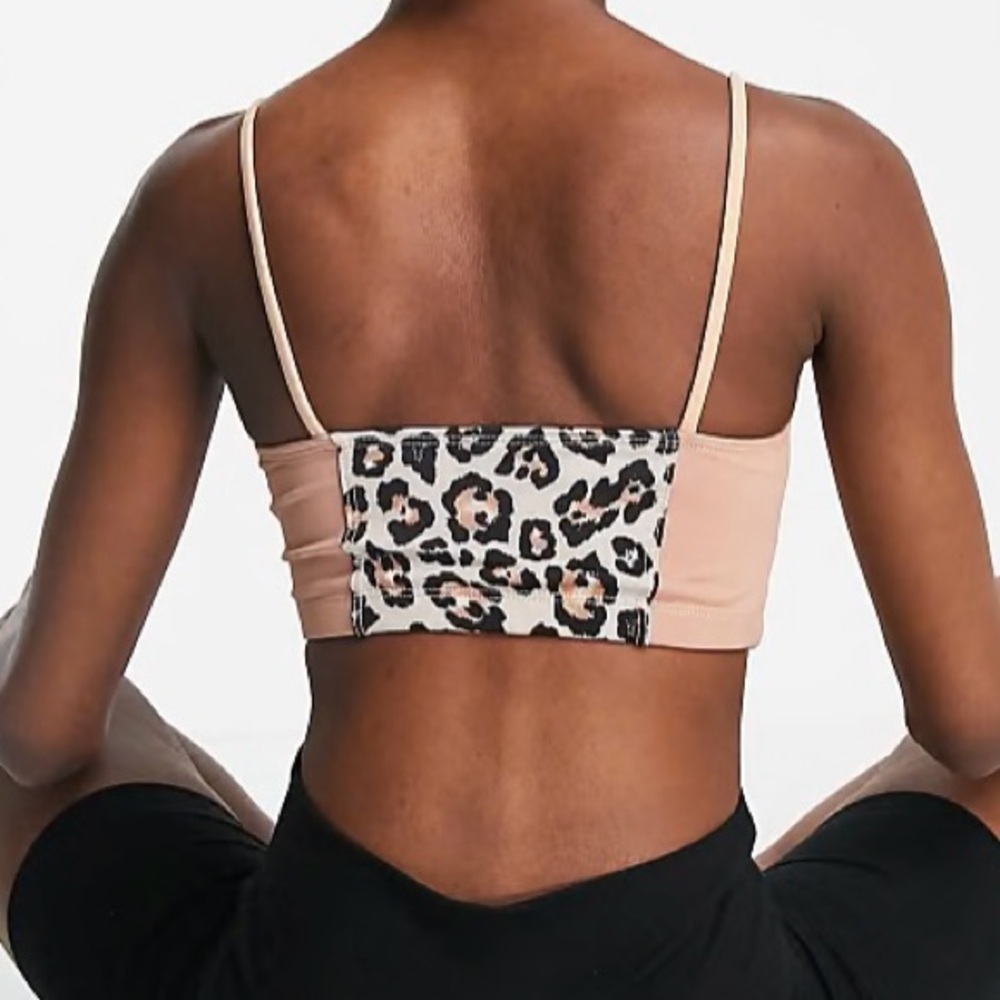 Sports bra in cheetah print, size S/M ASOS brand. - Picture 4 of 12